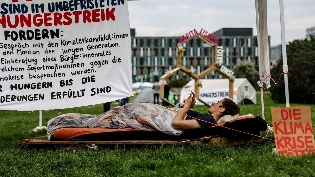 Hladovkáři z Berlína volal Scholz, aktivista protest po 27 dnech ukončil